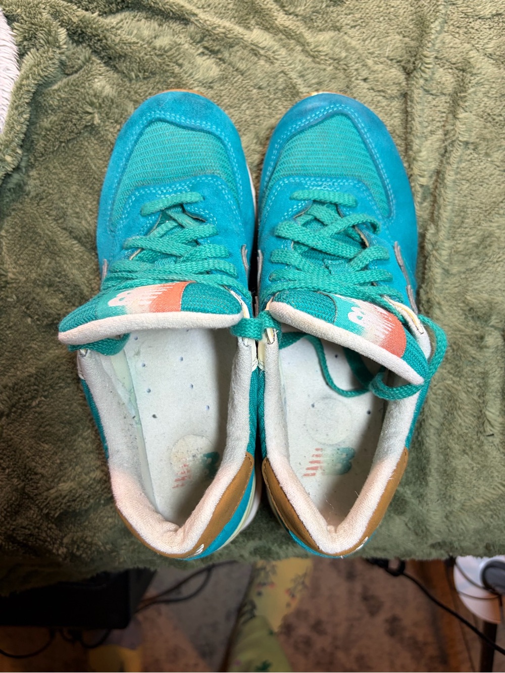 New Balance women’s Teal Athletic Sneakers - Picture 4 of 6